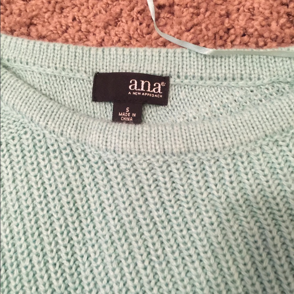 Sweaters - Picture 5 of 5